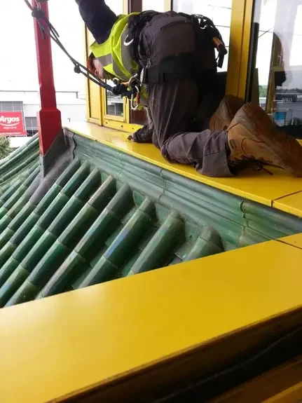 Restoring Columns by Painting and Decoration London
